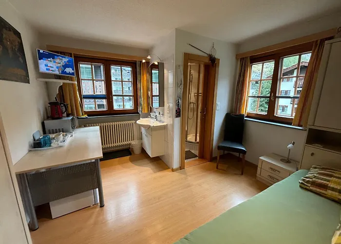 美迪木木屋酒店 *