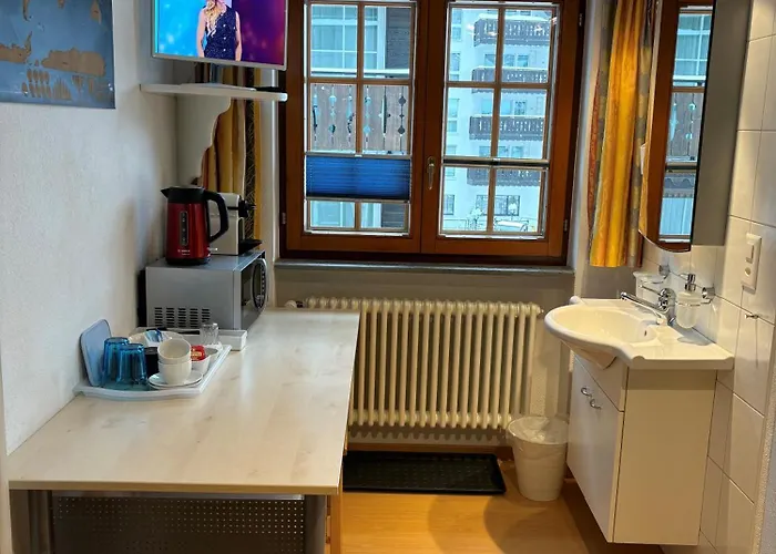 美迪木木屋酒店 *