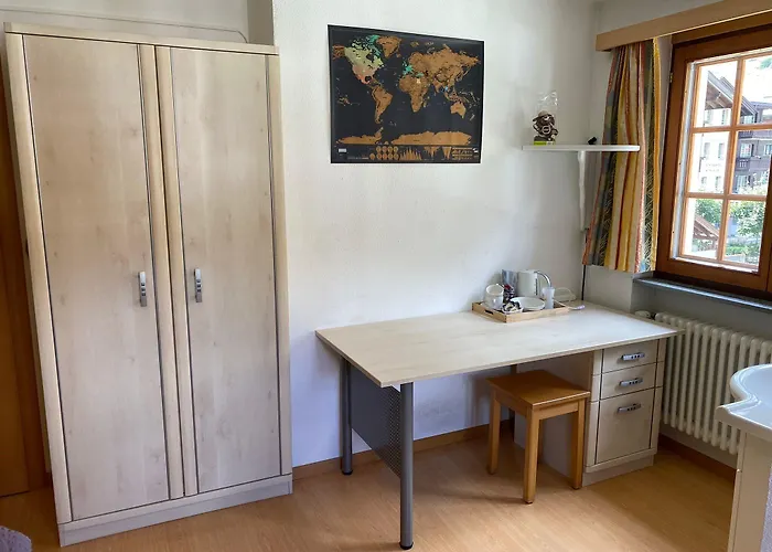 美迪木木屋酒店 *